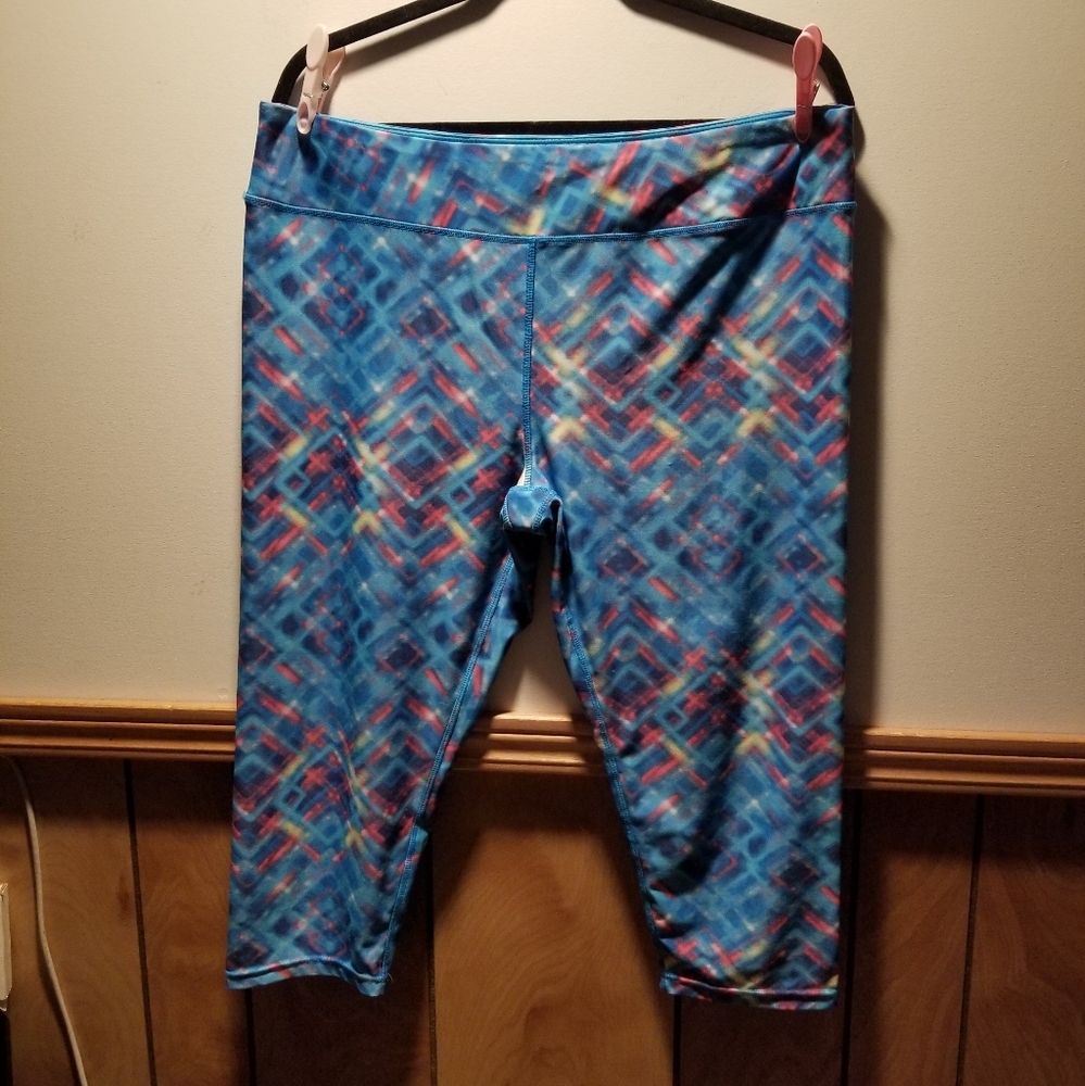 👙Pure NRG Athletics patterned crop tights